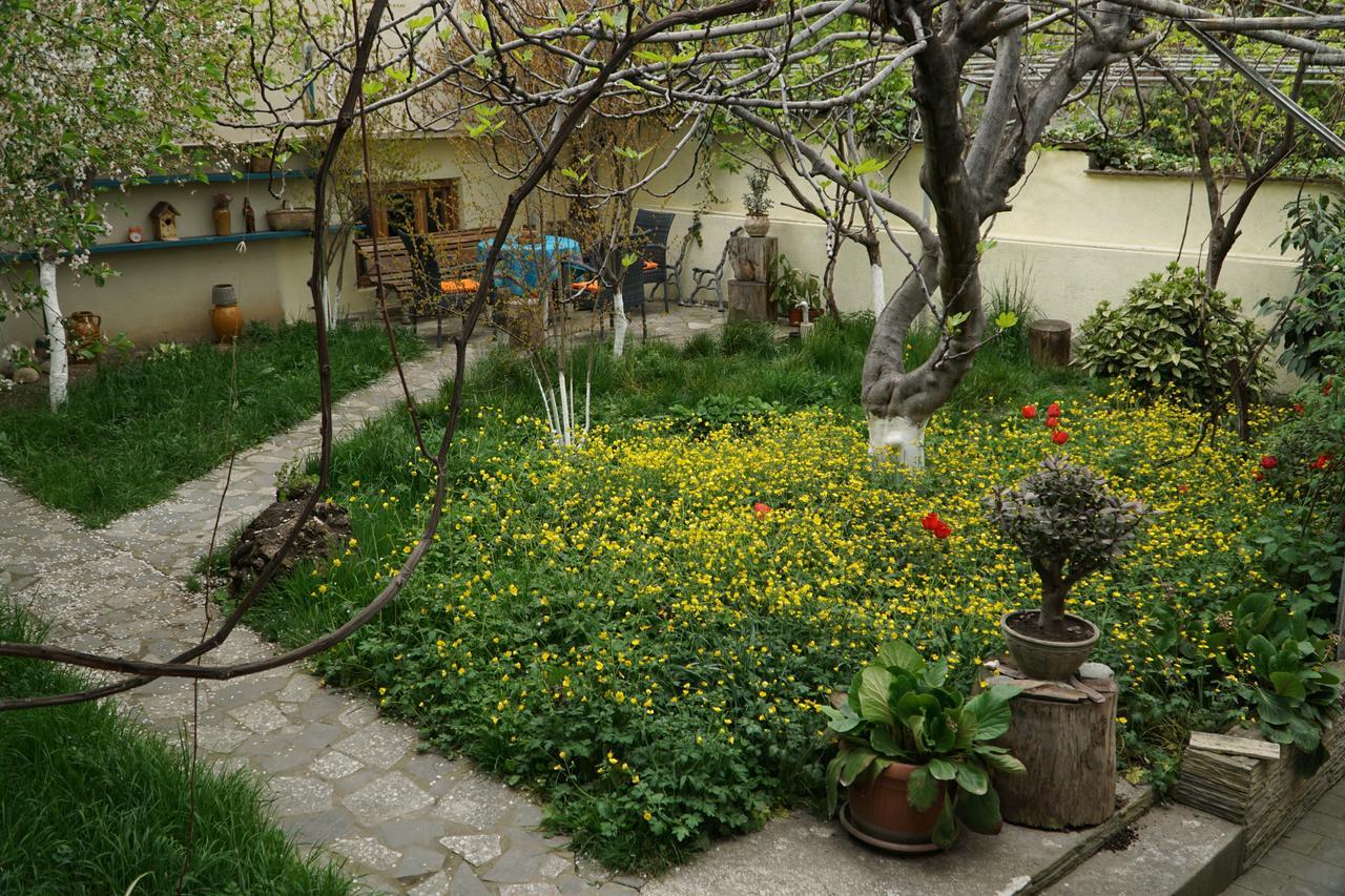 טביליסי 4Bd Appartaments With Cozy Garden מראה חיצוני תמונה