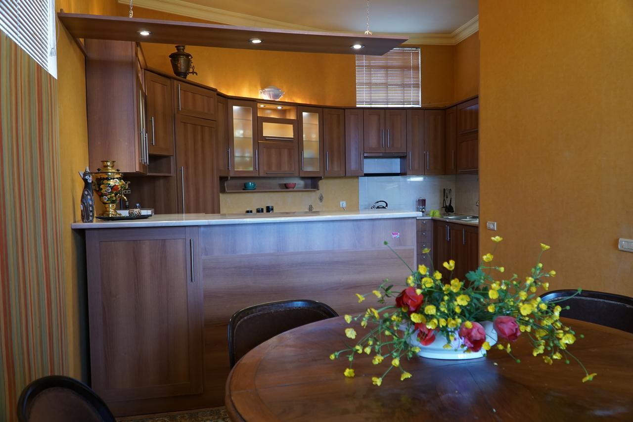 טביליסי 4Bd Appartaments With Cozy Garden מראה חיצוני תמונה