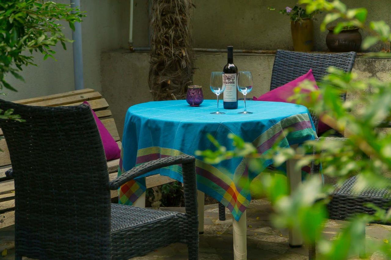 טביליסי 4Bd Appartaments With Cozy Garden מראה חיצוני תמונה