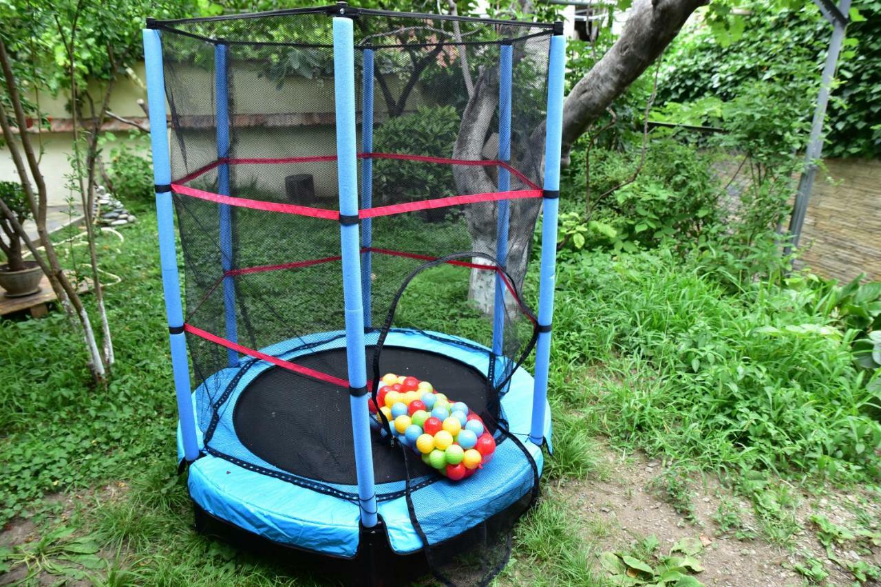 טביליסי 4Bd Appartaments With Cozy Garden מראה חיצוני תמונה